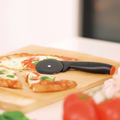 https://nowy.zarzadzanie-dajar.pl/media/catalog/product/1/0/1019533-fiskars_environmental_functional-form_pizza-slicer_pizza_new.jpg