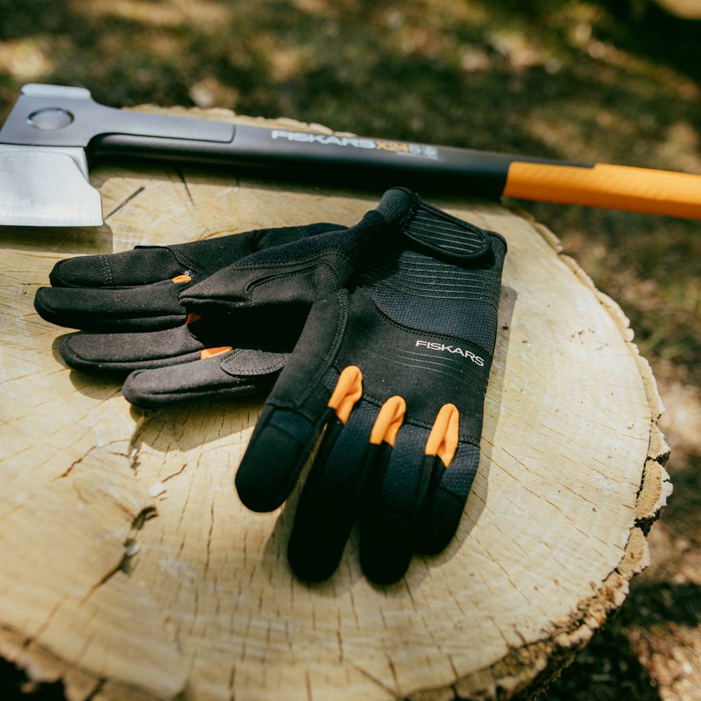 https://nowy.zarzadzanie-dajar.pl/media/catalog/product/1/0/1071151_fiskars_axe_and_tool_gloves_environment_02_1x1.jpg