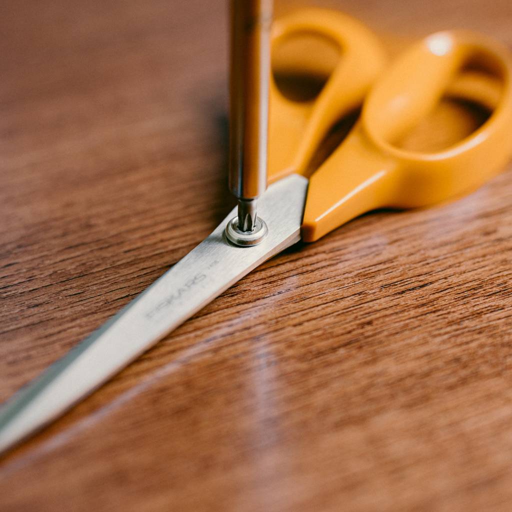 https://nowy.zarzadzanie-dajar.pl/media/catalog/product/1/0/1075031_fiskars_classic_scissors_tightening_screw_action_01_1x1.jpg