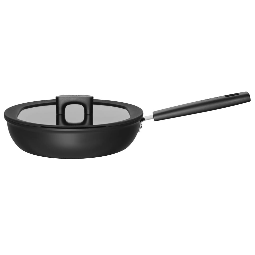 https://nowy.zarzadzanie-dajar.pl/media/catalog/product/1/2/123796_1052231_fiskars_hard_face_saute_pan_26cm_with_lid_environment_01_1x1_7_.jpg