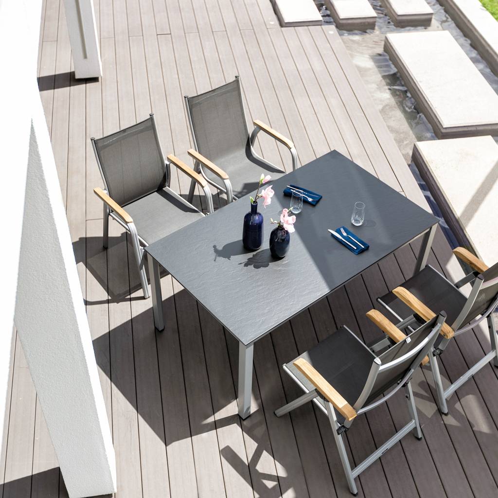 https://nowy.zarzadzanie-dajar.pl/media/catalog/product/5/f/5f802497856a00e917a7e4ce_granada_teak_0301201-0100_multipositionssessel_0301202-0100_stapelsessel_0301205-0100_stapel.jpg