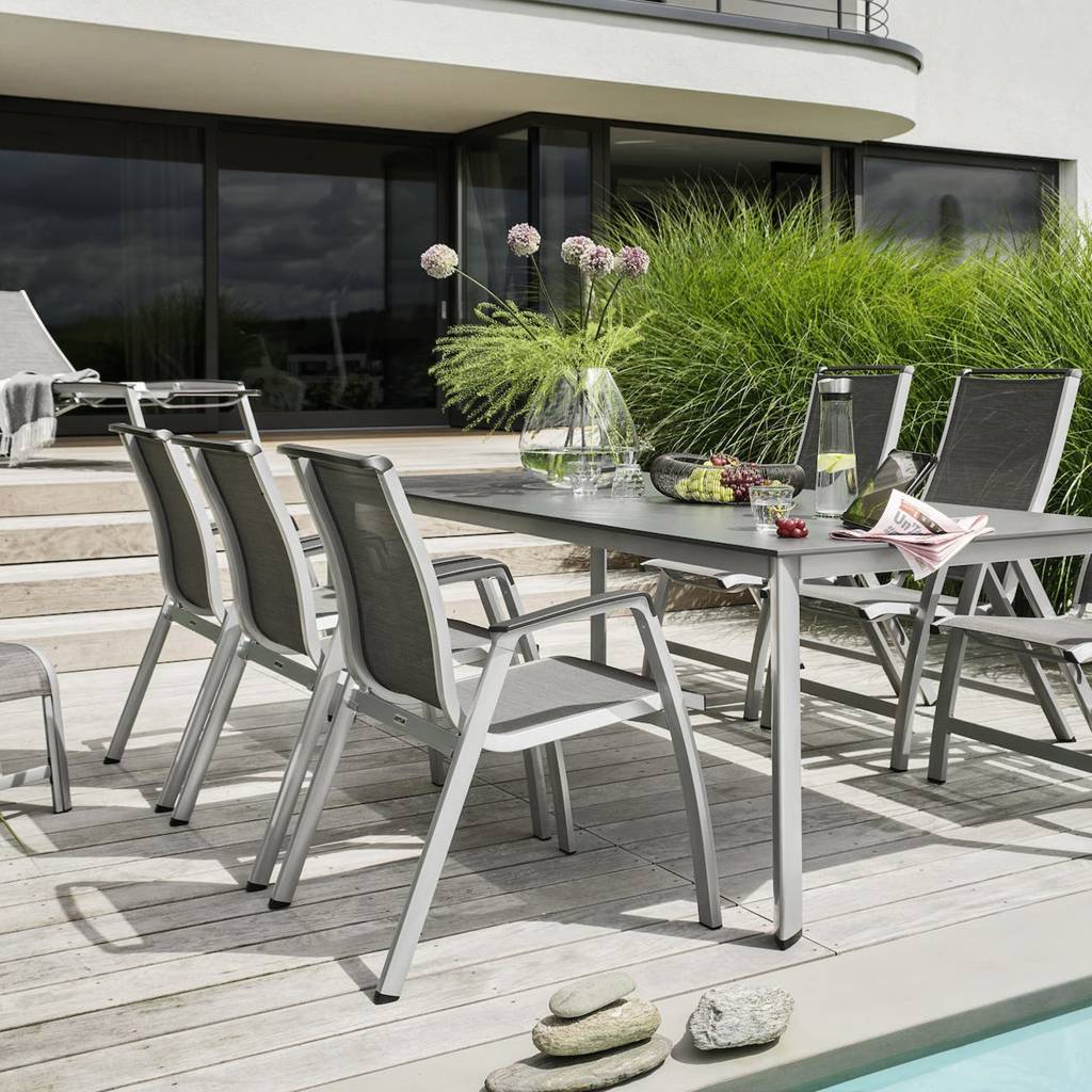 https://nowy.zarzadzanie-dajar.pl/media/catalog/product/5/f/5fbce2a97129096c2bcd6cde_702-0600_formaii_stapel_701-0600_multipo_0104703-0600_hocker_15-0600_liege_0101923-0500_tisch.jpg