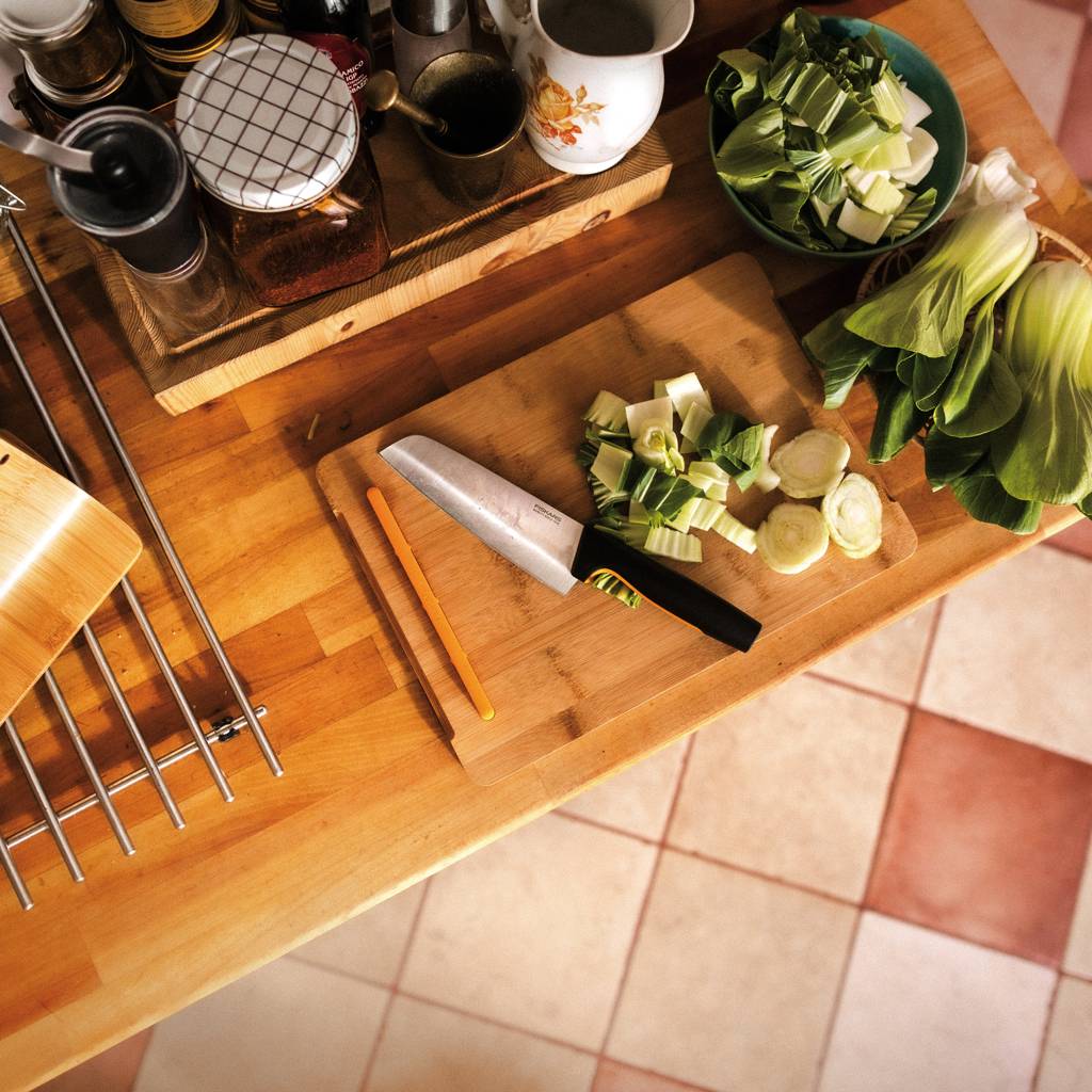 https://nowy.zarzadzanie-dajar.pl/media/catalog/product/6/4/6424002012818_-_fiskars_environmental_ff_santoku_knife_1057536.jpg