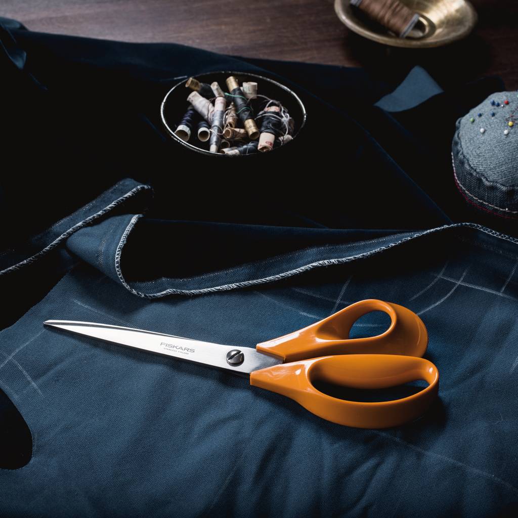 https://nowy.zarzadzanie-dajar.pl/media/catalog/product/f/i/fiskars_environment_classic_dressmaking_scissors_25cm_1005151_02.jpg