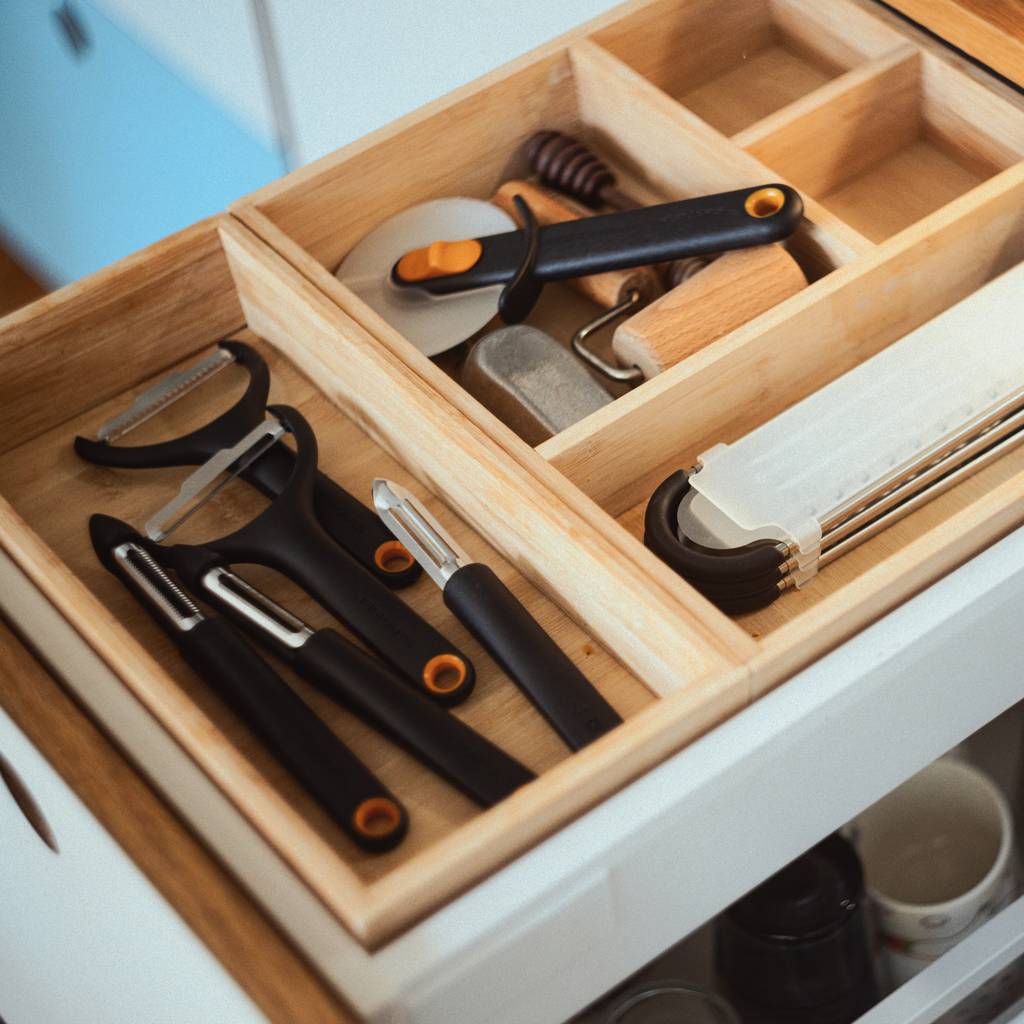 https://nowy.zarzadzanie-dajar.pl/media/catalog/product/f/i/fiskars_ff_utensils_group_environment_02_1x1.jpg