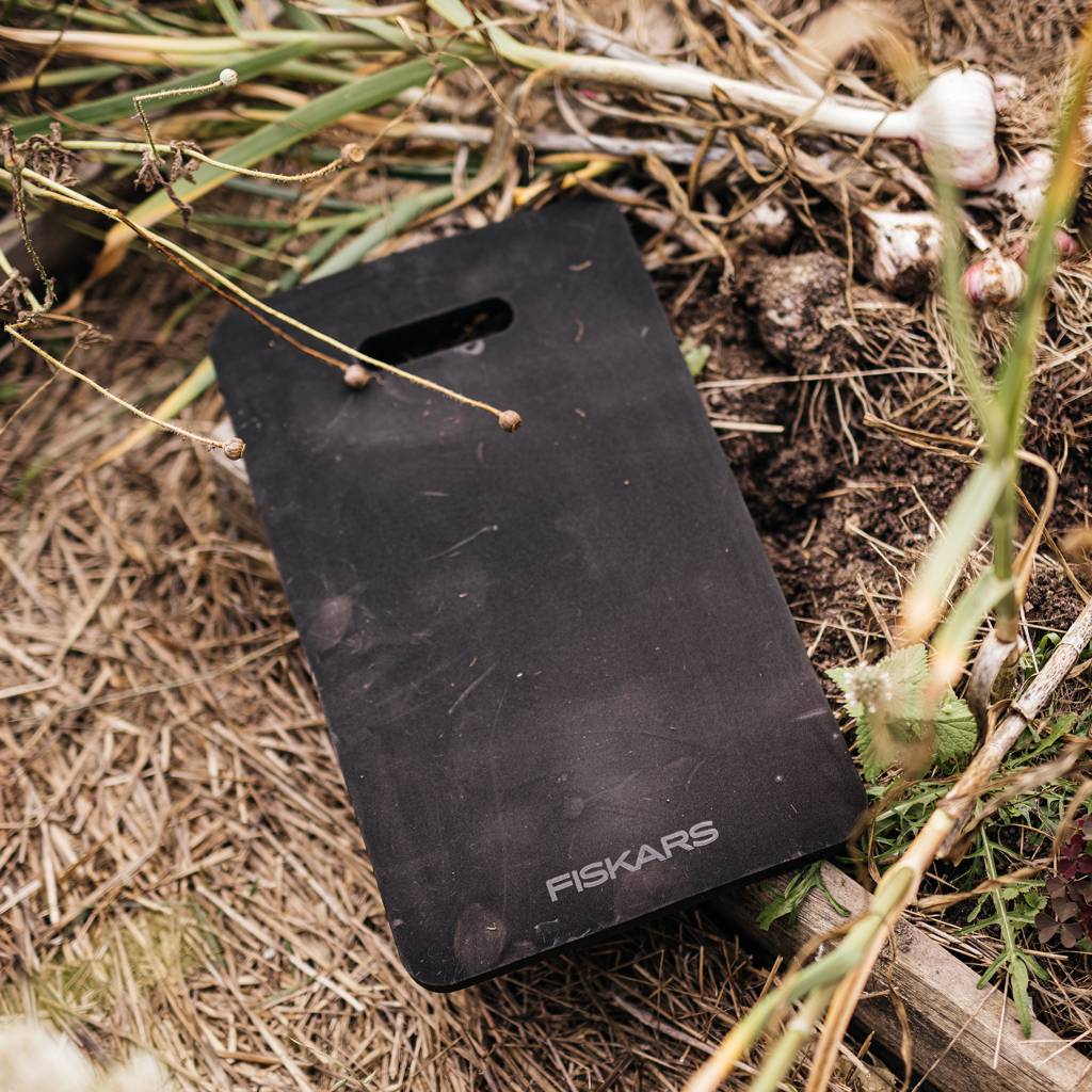 https://nowy.zarzadzanie-dajar.pl/media/catalog/product/f/i/fiskars_gardening_environment_kneeling_pad_1062832.jpg